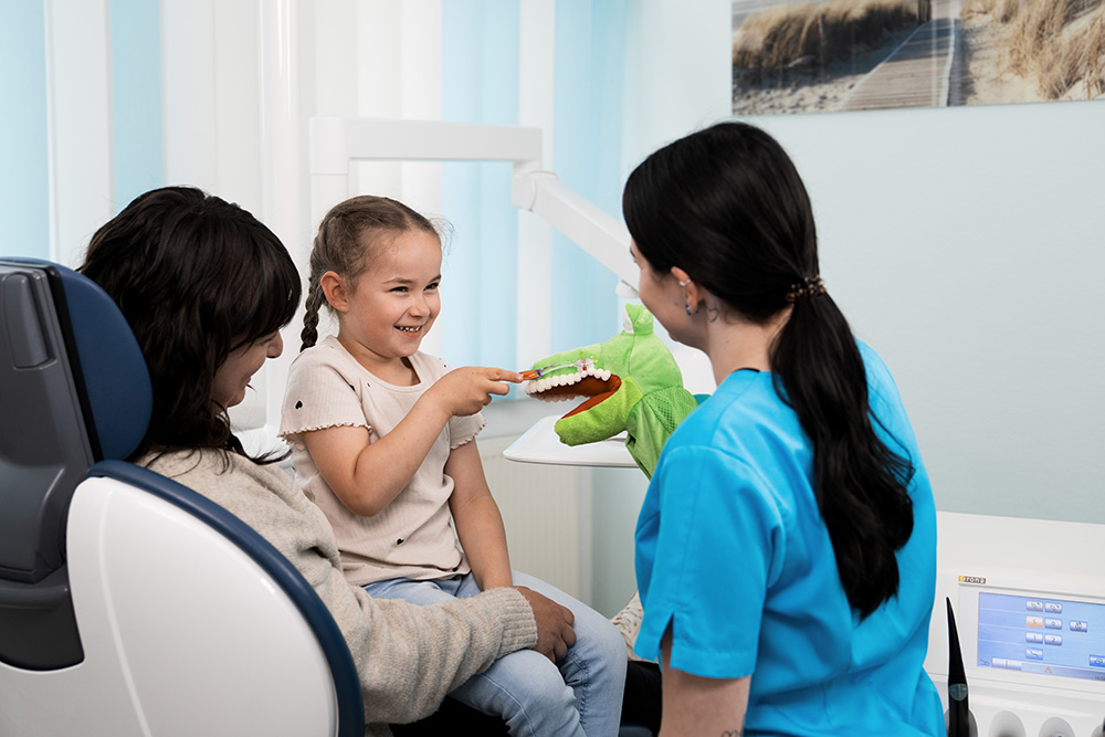 zahnarzt-schwedt-glaeser-l-kinderzahnheilkunde-ax700033 zahnarzt-schwedt-glaeser- l-kinderzahnheilkunde-ax700033