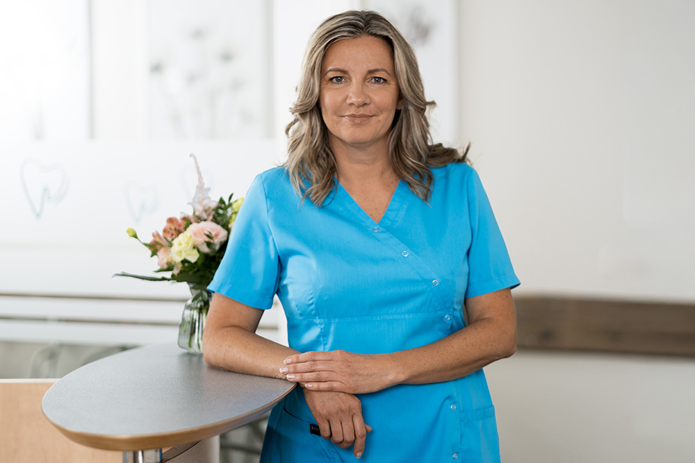 zahnarzt-schwedt-glaeser-p-yvonne-muskatewitz-dscf9710-v3 zahnarzt-schwedt-glaeser- p-yvonne-muskatewitz-dscf9710-v3